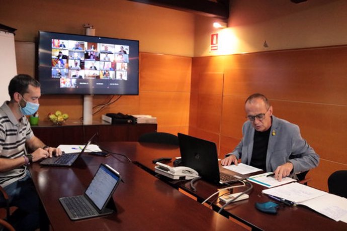 Imatge de l'alcalde de Lleida, Miquel Pueyo, durant la reunió telemtica amb alcaldes d'altres ciutats de l'Estat, el 22 de setembre del 2020. (Horitzontal)