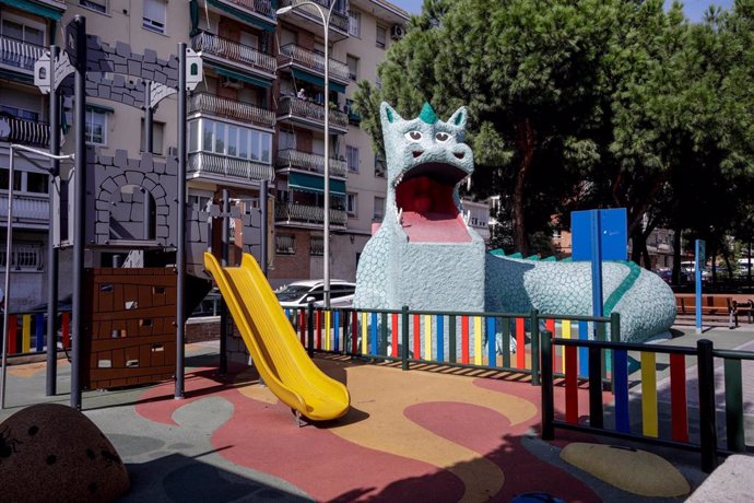Parque infantil 'El Dragón de La Elipa', en el distrito de Ciudad Lineal, Madrid (España).