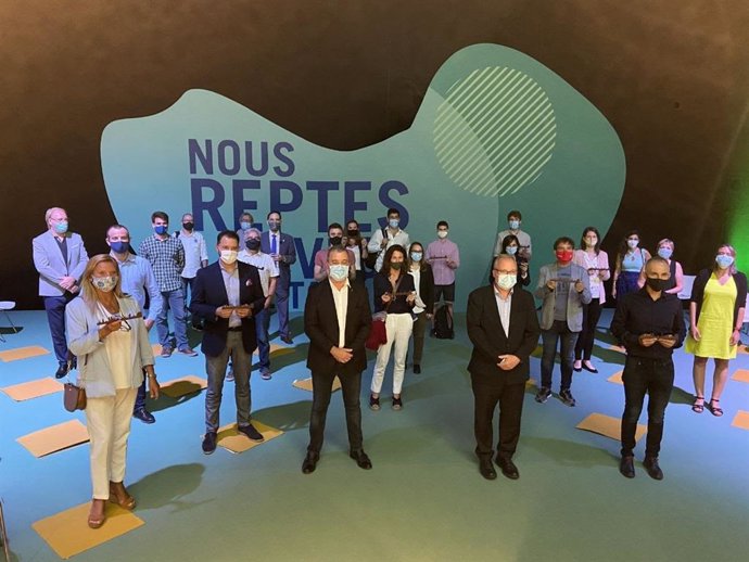 El teniente de alcalde Jaume Collboni preside la entrega de premios 'Barcelona mai s'atura' en el Bizbarcelona