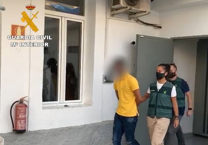 Uno de los detenidos en la operación de 'smishing'.