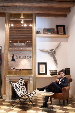 El CEO de Silbon, Pablo López, en su primera flanshipstore de Madrid.