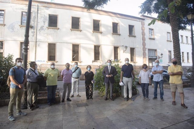 Fernando Gimenez acompaña a la asociación Amigos de la Alcazaba a visitar las obras del Hospital Provincial