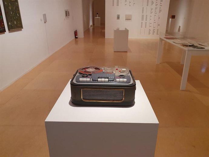 Cerca de 200 obras unen arte y sonido en la muestra del Reina Sofía 'Disonata', que refleja "el impulso de mezclar todo"