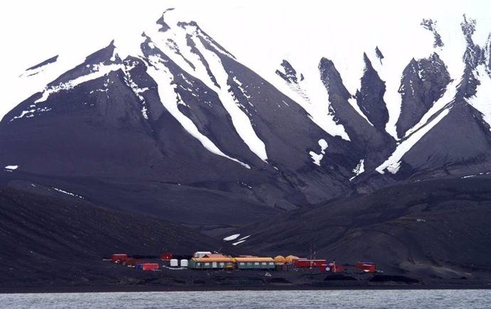 La Base Antártica Española Gabriel de Castilla, en la isla Decepción, en la Antártida./ Valentín Carrera
