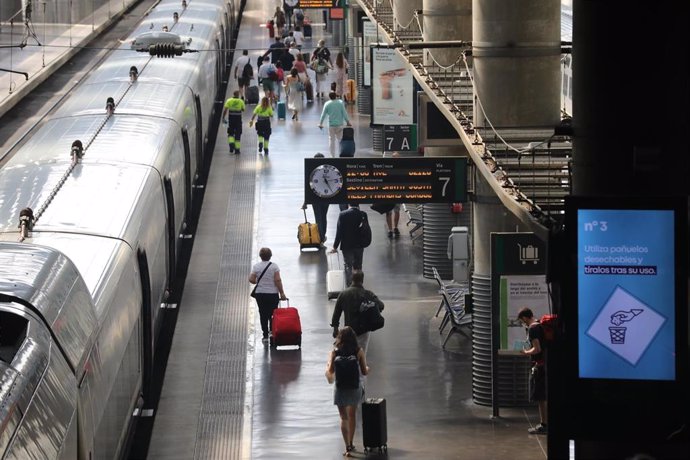 Estación de Madrid-Puerta de Atocha el viernes previo al primer fin de semana tras el estado de alarma
