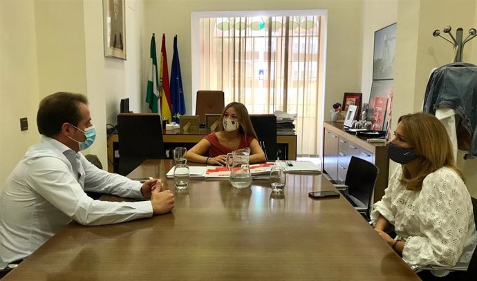 La secretaria del PSOE de Sevilla se reúne con el alcalde de Mairena del Aljarafe