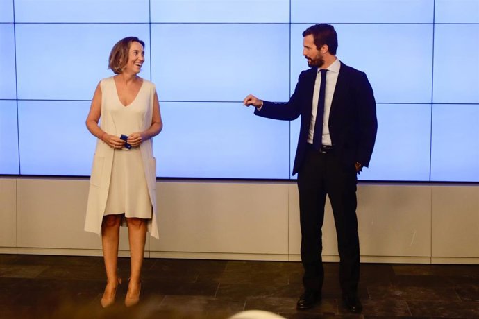 La portavoz 'popular' en el Congreso de los Diputados, Cuca Gamarra, y el presidente del PP, Pablo Casado, durante la reunión de la Junta Directiva Nacional del Partido Popular, a 20 de agosto de 2020.