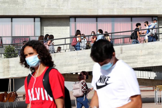 Inicio del curso escolar en un instituto de Paco Arcos, cerca de Lisboa