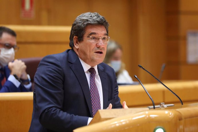 El ministro de Inclusión, Seguridad Social y Migraciones, José Luis Escrivá, interviene durante una sesión de control al Gobierno en el Senado, en Madrid (España), a 22 de septiembre de 2020.