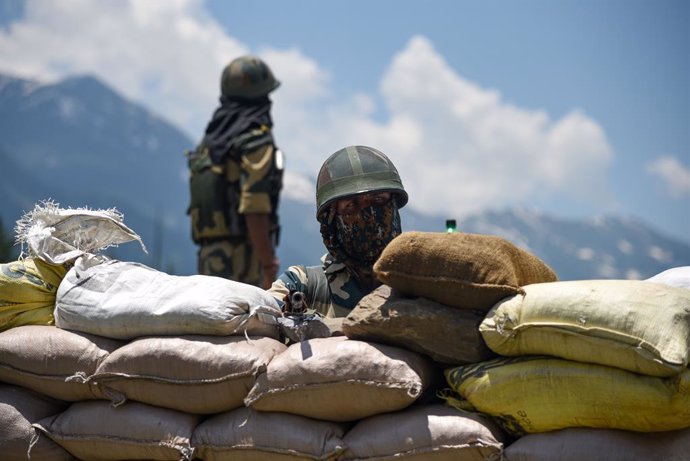 China/India.- China e India acuerdan no mandar más tropas a la frontera del Hima