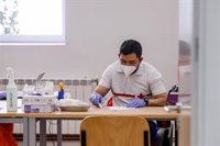 C-LM, que baraja el uso de test de antígenos, pide homologación entre CCAA