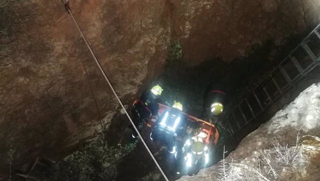 Rescate de una joven de 18 años en un pozo en el Cerro de la Tortuga de Málaga capital