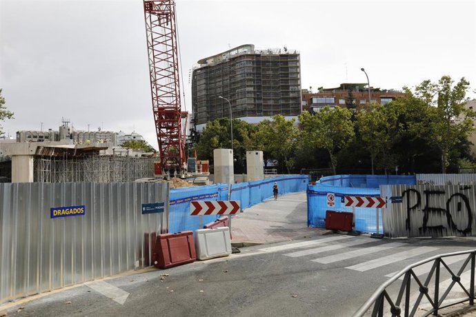 Nueva ubicación del paso peatonal transversal habilitado bajo el viaducto de Joaquín Costa.