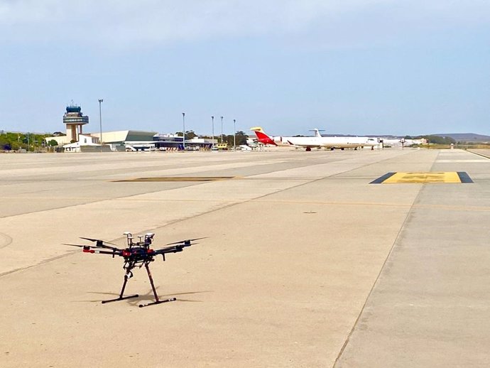 Un dron en el Aeropuerto de Almería