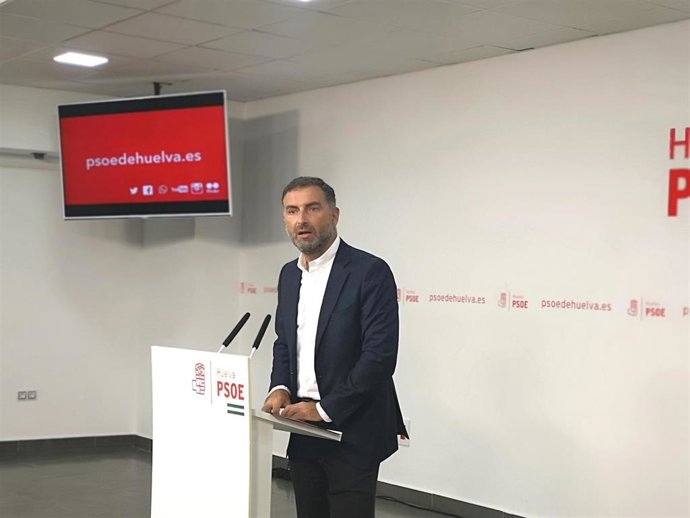 El Secretario De Política Institucional Del PSOE De Huelva Y Alcalde De Moguer, Gustavo Cuéllar, En Rueda De Prensa.