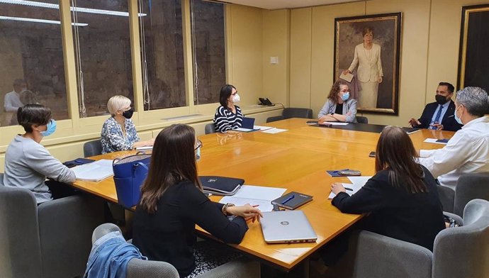Reunión en el Parlamento de La Rioja