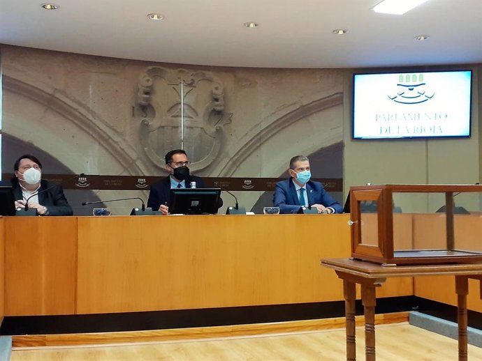 El consjero de Hacienda, Celso Díaz, en el Parlamento de La Rioja