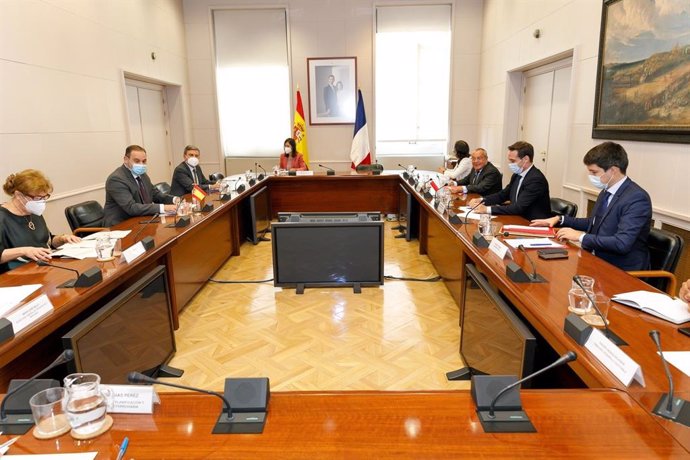 Imagen de la reunión entre el Gobierno español y el francés.