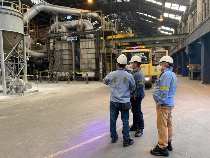 Una delegación China experta en reciclaje de aluminio visita la planta de Alu Ibérica de Avilés.