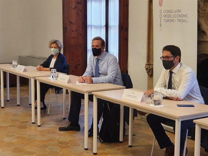 Un instante de una de las reuniones entre el conseller Negueruela y el secretario de Estado Fernando Valdés.