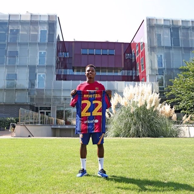 El jugador del FC Barcelona Ansu Fati, con el dorsal '22' que lucirá en el primer equipo a partir de la temporada 2020/21