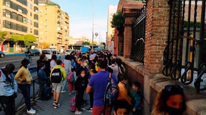 Más Madrid exige que se amplíe el espacio peatonal en el entorno de los colegios en Retiro ante las "aglomeraciones"