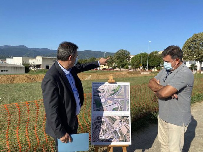 L'alcalde de Banyoles, Miquel Noguer, als terrenys on es construir la nova rotonda aquest 23 de setembre del 2020 (Horitzontal)
