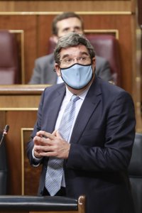 Escrivá dice que no puede haber "café para todos" en los ERTE porque las empresas no están igual de afectadas