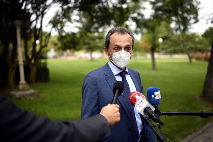 El ministro de Ciencia e Innovación, Pedro Duque, ofrece declaraciones a los medios de comunicación durantes su visita al Centro Nacional de Epidemiología, en Madrid (España), a 23 de septiembre de 2020.