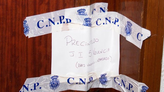 Vivienda donde se ha cometido el crimen, precintada por la Policía
