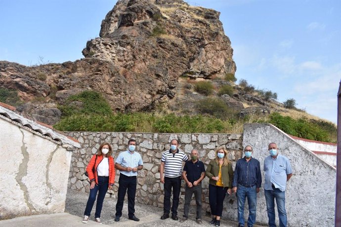 El Gobierno regional y el Ayuntamiento de Huelamo acometerán obras de consolidación e iluminación en el castillo para que sea punto de atracción de turismo