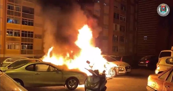 Arden siete coches y una moto en un incendio provocado en Las Palmas de Gran Canaria