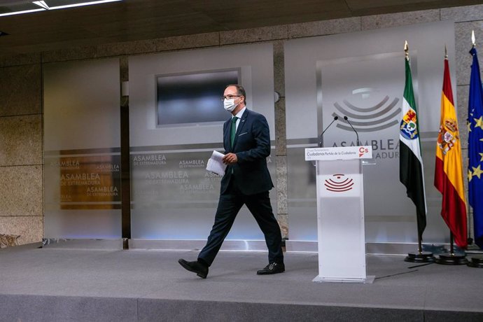 El presidente de Cs Extremadura, Cayetano Polo, tras la rueda de prensa en la que anuncia que abandona la política