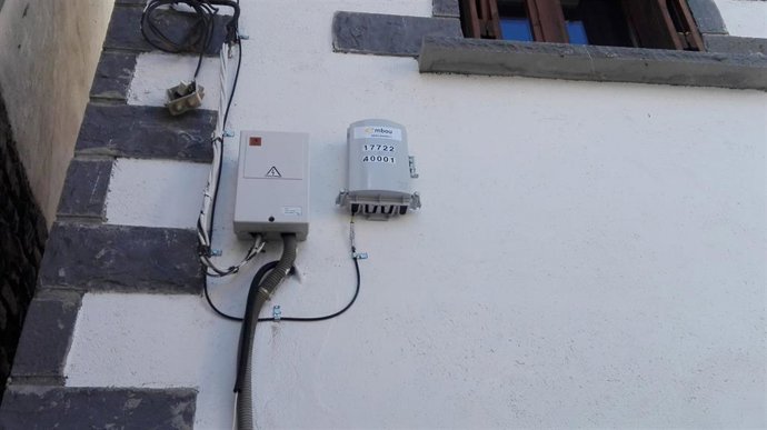 Instalación de fibra óptica en un edificio