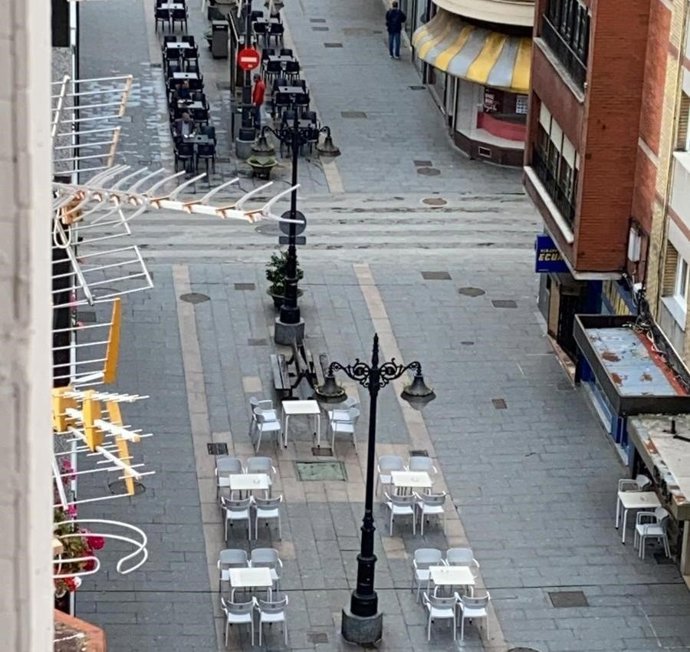 Terraza en la calle La Vega, Mieres
