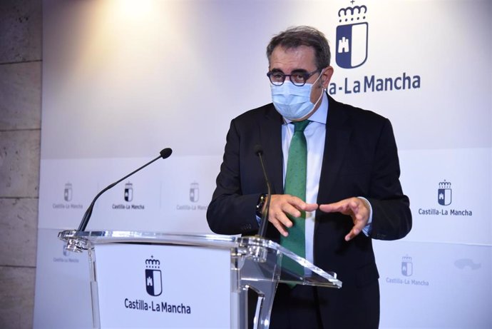 El consejero de Sanidad, Jesús Fernández Sanz, en rueda de prensa.