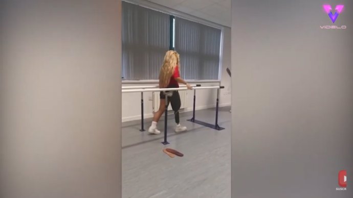 Esta enfermera cuya pierna fue amputada debido a un cáncer está reaprendiendo a caminar
