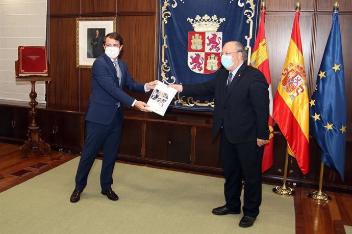 Encuentro de trabajo del presidente de la Junta de Castilla y León con el presidente del CES.