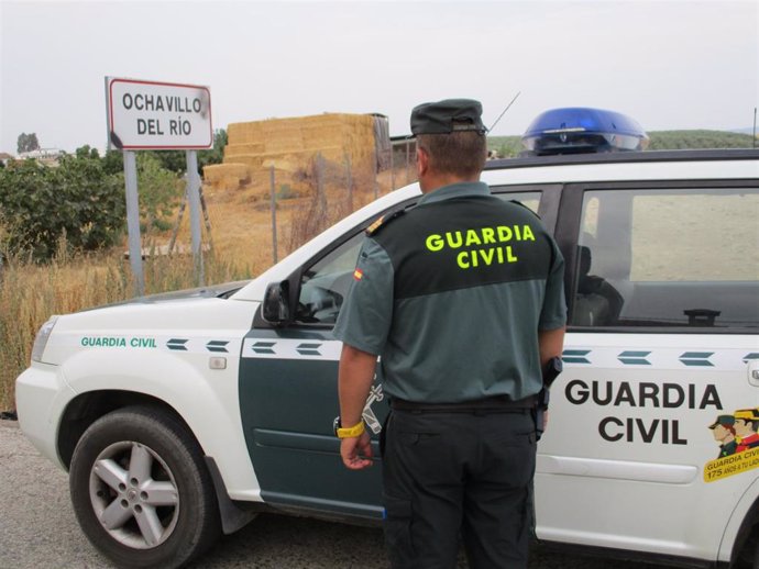 Una patrulla de la Guardia Civil en Ochavillo del Río
