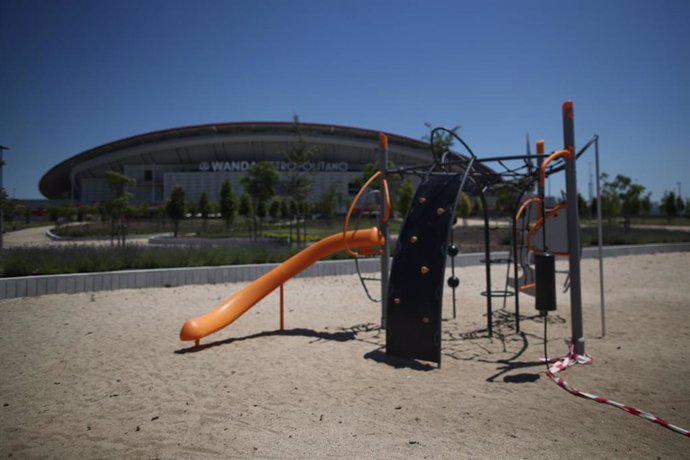 Parque infantil junto al Estadio Wanda Metropolitano en Madrid (España), a 22 de junio de 2020. 