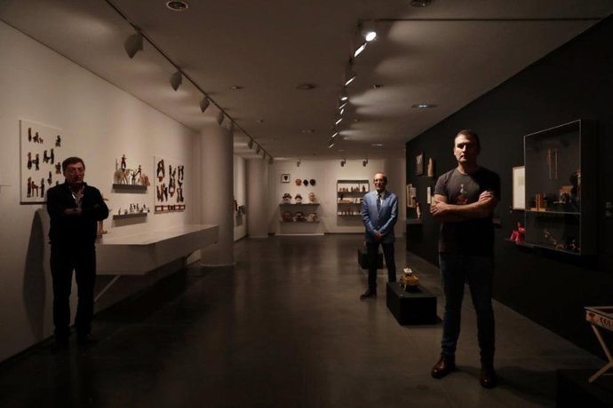 La DPH inaugura la exposición 'Arte Ingenuo. Colección Santos Lloro', con más de 700 piezas.