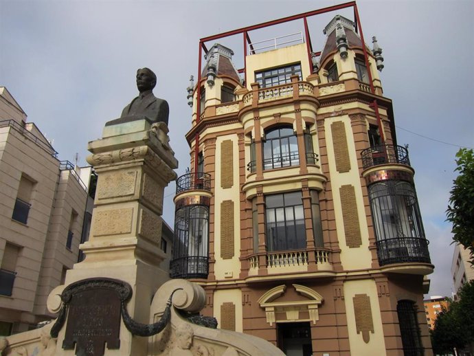 Fachada del Colegio de Arquitectos de Huelva. 