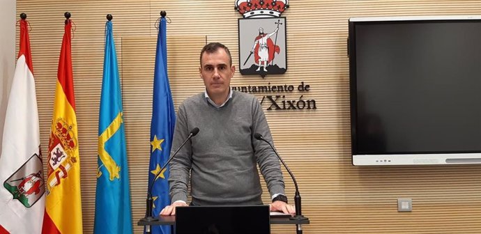 Rubén Pérez Carcedo, concejal de Ciuadadanos en Gijón, en rueda de prensa