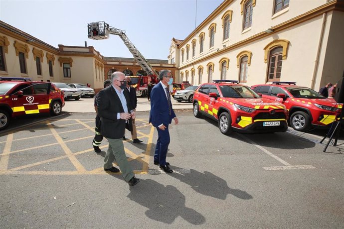 El presidente de la Diputación presenta los nuevos vehículos adquiridos por la institución para reforzar el Consorcio Provincial de Bomberos