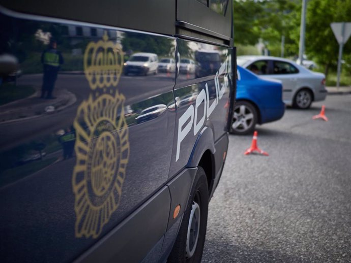 La Policía Nacional continúa realizando controles de movilidad en Pamplona, Navarra, España, a 8 de mayo de 2020.