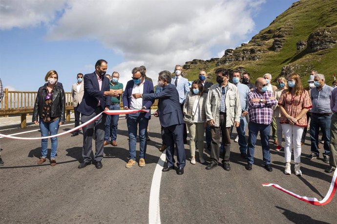 Inauguración de la carretera entre Vega de Pas y Estacas de Trueba