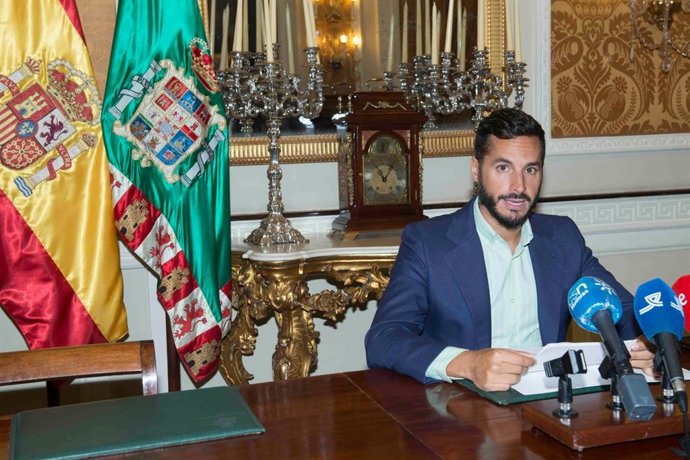 El vicepresidente segundo de Diputación y responsable de su área de Transición Ecológica y Desarrollo Urbano Sostenible, Mario Fernández, en una rueda de prensa