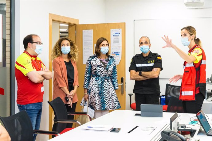 La consejera de Presidencia y la delegada del Gobierno en Cantabria asisten al simulacro de escape en empresa química