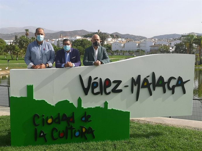 Plataforma  promocional en el Parque María Zambrano de Vélez-Málaga.