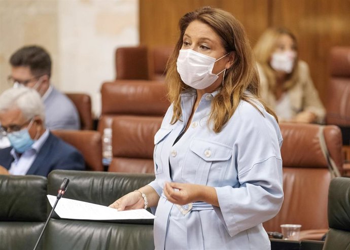 La consejera de Agricultura, Carmen Crespo, este jueves durante el Pleno del Parlamento de Andalucía.